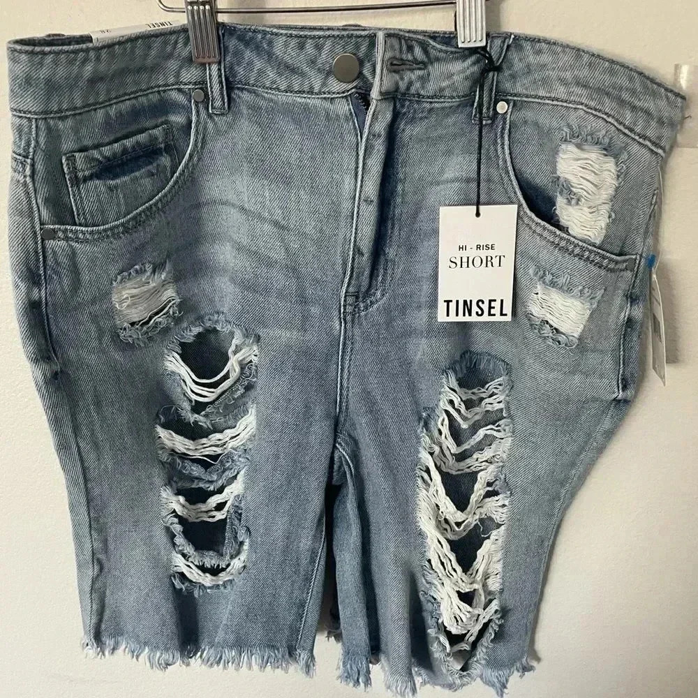 NWT Tinsel denim‎ high rise shorts size 28